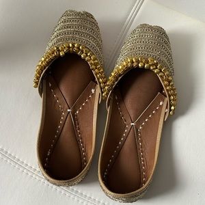 ✨2for15✨ Gold Indian jutti with zari work